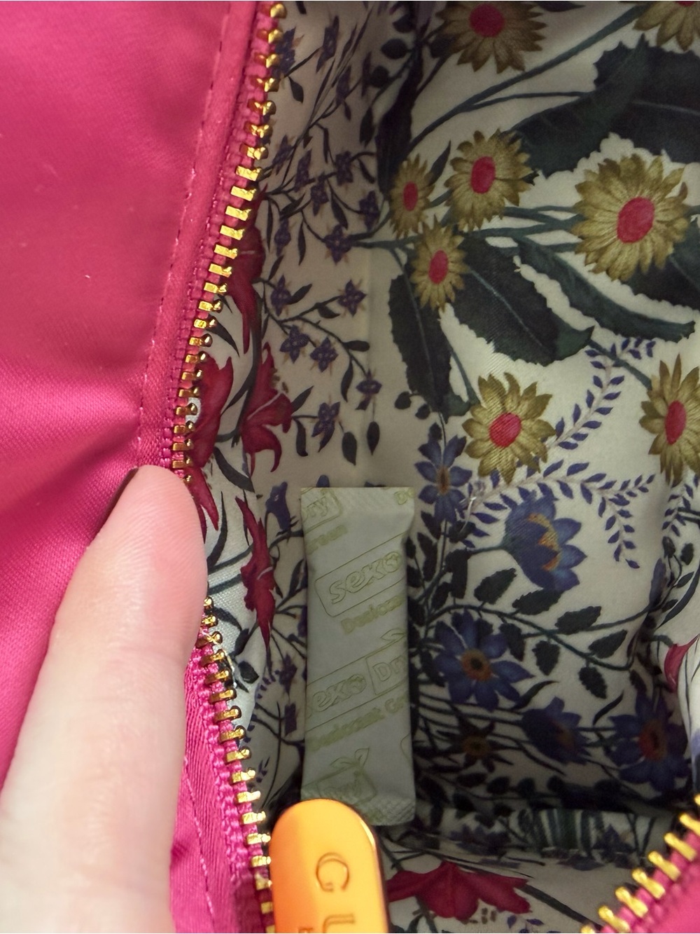 Gucci Flora Pouch - Picture 4 of 5